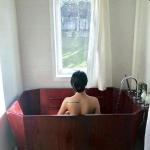 Bồn tắm gỗ sồi tại Hồ Chí Minh chất lượng cao